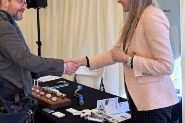 Evolutis New Zealand NZOA Hip meeting Handshake